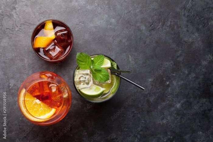 Drei Cocktails von oben